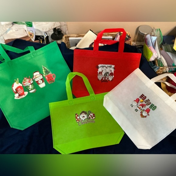 Hand Pressed Set of 4 Holiday Reusable Gift Bags! - Picture 1 of 5